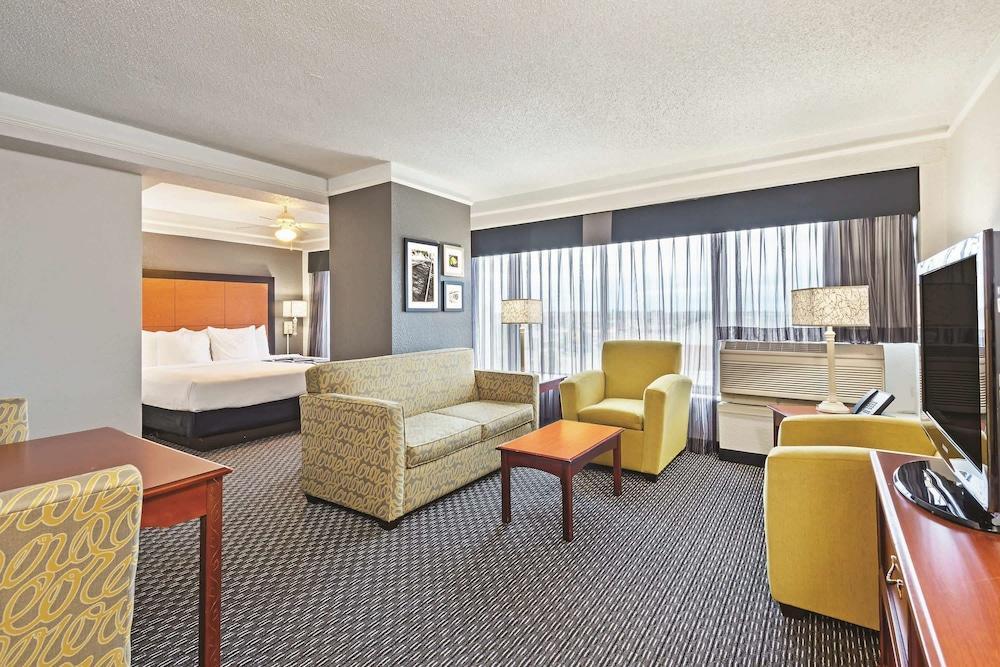 La Quinta By Wyndham New Orleans Airport Hotel Kenner Bagian luar foto
