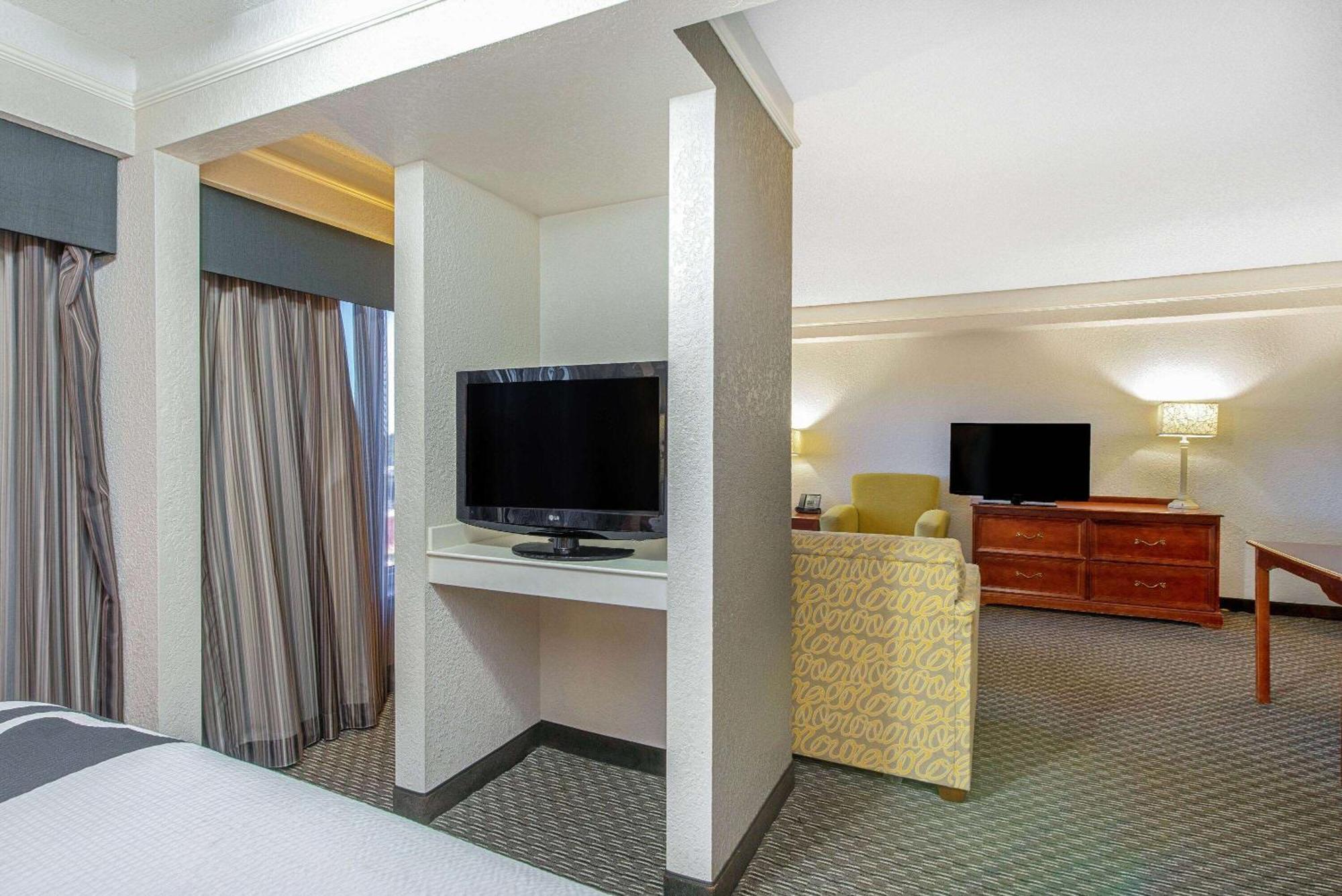 La Quinta By Wyndham New Orleans Airport Hotel Kenner Bagian luar foto