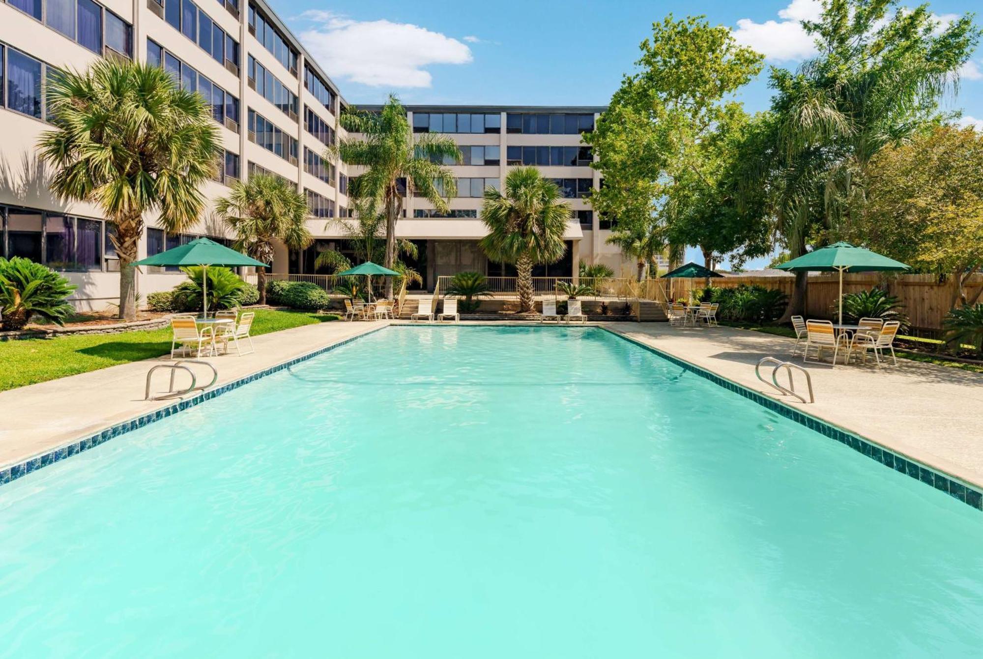 La Quinta By Wyndham New Orleans Airport Hotel Kenner Bagian luar foto