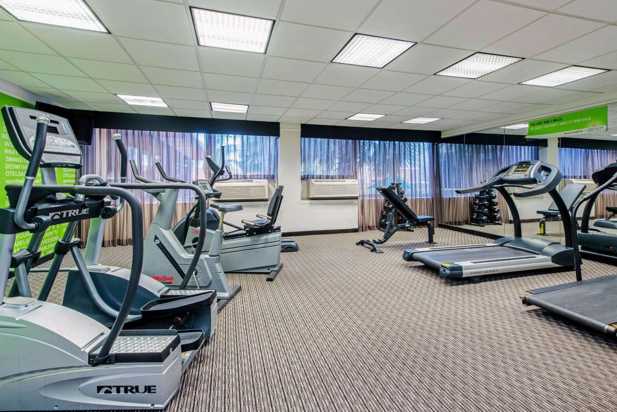 La Quinta By Wyndham New Orleans Airport Hotel Kenner Bagian luar foto